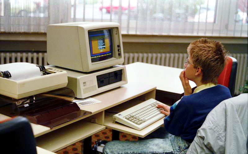 The original IBM PC — By Bundesarchiv, B 145 Bild-F077948-0006 / Engelbert Reineke / CC-BY-SA 3.0